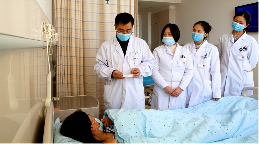 触目惊心22岁女孩体内有千颗肿瘤,22岁女孩儿竟然有上千颗肿瘤