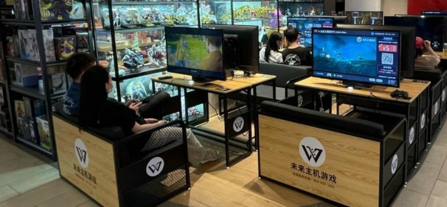 我在没有店员的共享主机店待了一天