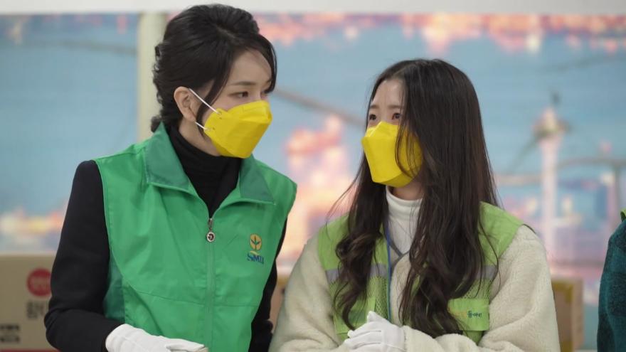 韩国第一夫人穿短袖装扮,50岁韩国第一夫人亮相巴黎