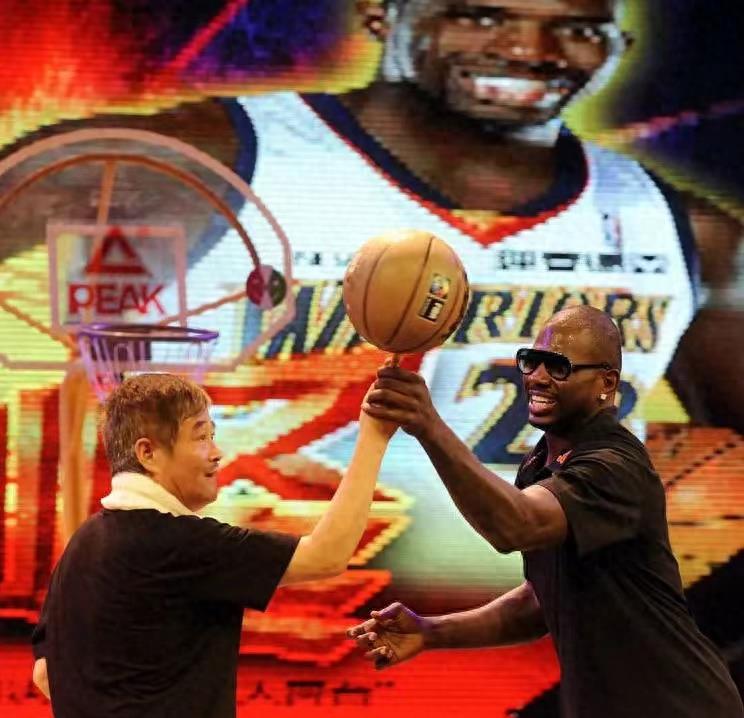 小品演员踢足球电影,小品演员评价中国足球