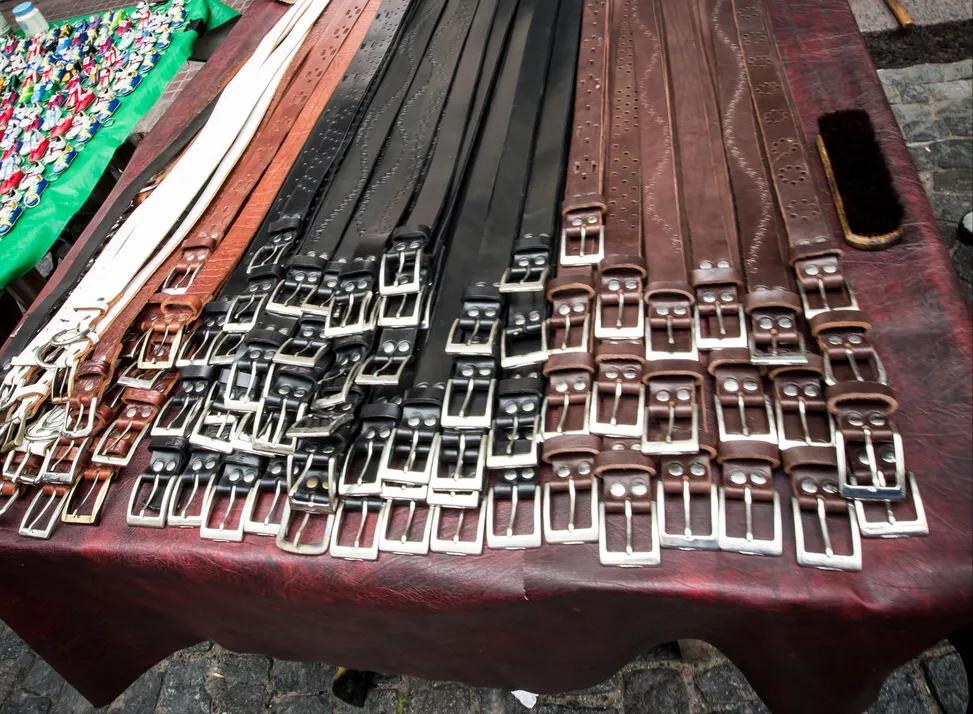 街边上卖的牛皮带是真的吗,农村集市上的牛皮带是真的吗