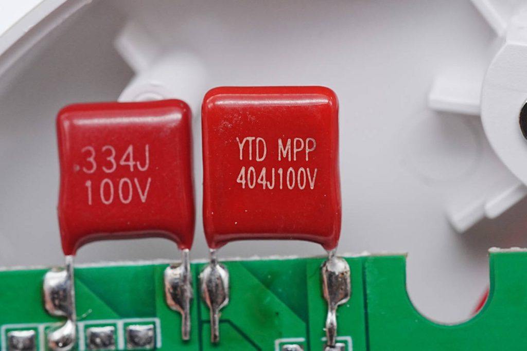 磁吸无线充电宝拆机测评,苹果原装磁吸充电器拆解