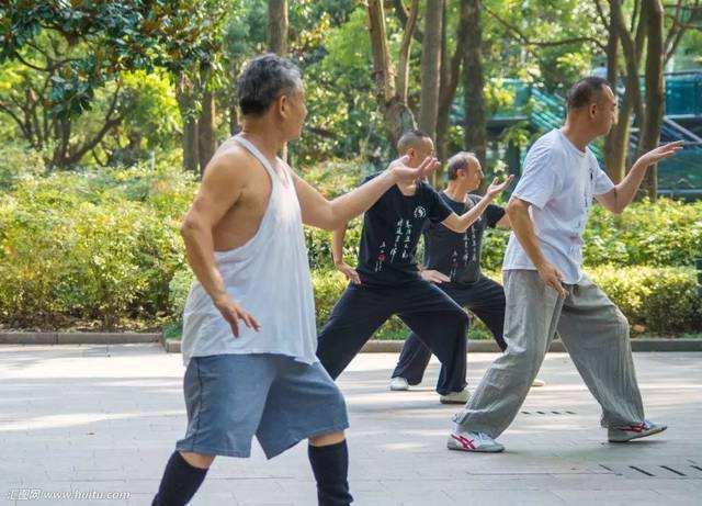 用红霉素软膏可以祛除老年斑吗,红霉素软膏消除老年斑