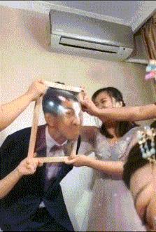 千万不要轻易穿抹胸吃火锅！: