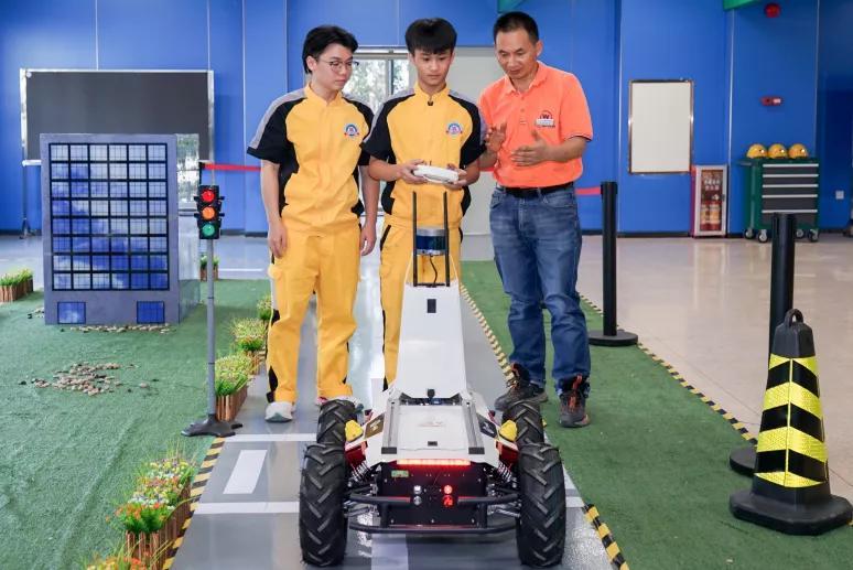 智能网联汽车技术专科应届生求职,智能网联汽车研发工程师职业概况