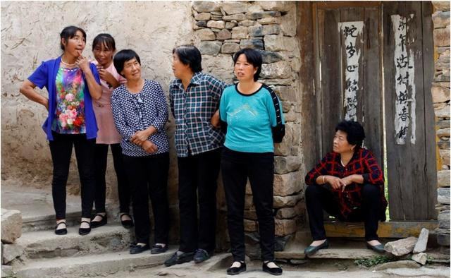 2005年,吉林山村尴尬事,村民深夜睡觉总尿床,老人:真丢人怎么见人