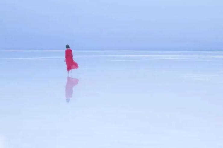 女生出国打工赚钱,出国打工一年赚20万