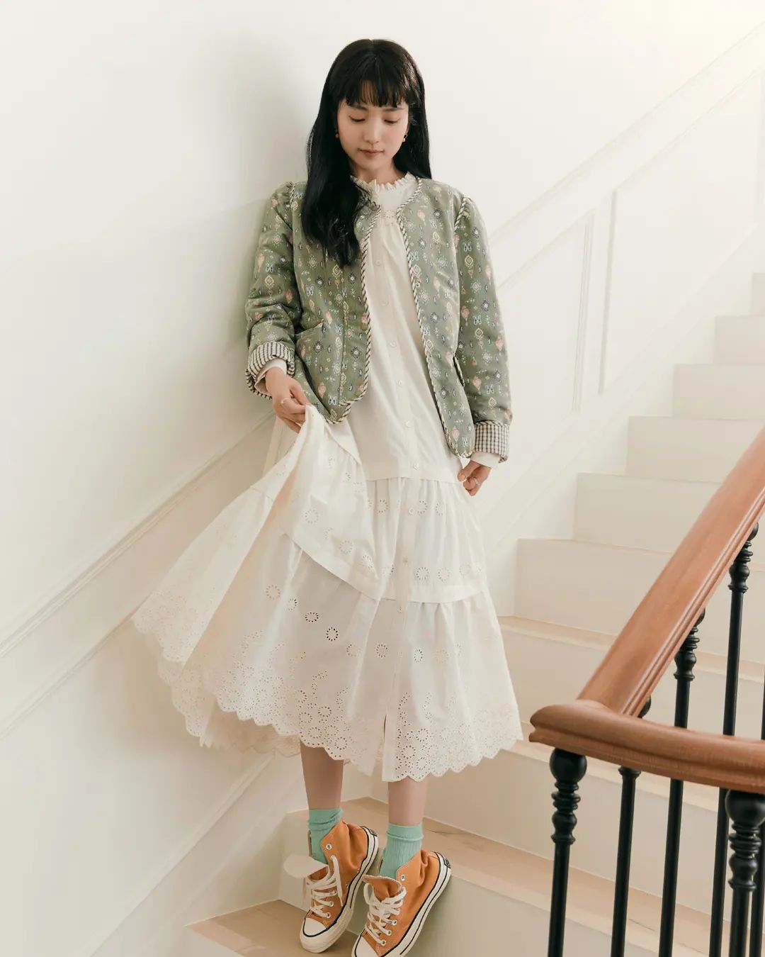 飘逸长裙与马卡龙色系，跟着金泰梨这样搭，轻松穿出文艺女孩