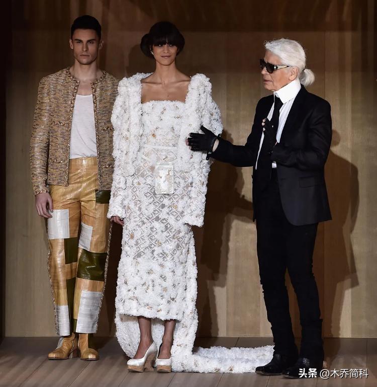 lisa官宣参加疯马秀是什么时候,lisa官宣跳疯马舞