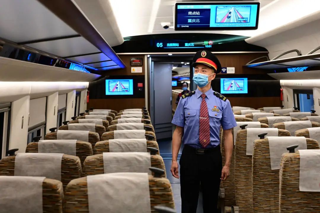 情暖“双城Bus”，“桂大哥”的*党**建之旅