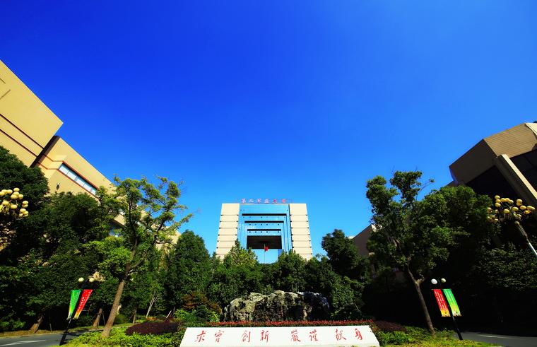 海军军医大学硬核招生：有军籍博士学位，4年后月薪1万，名额有限