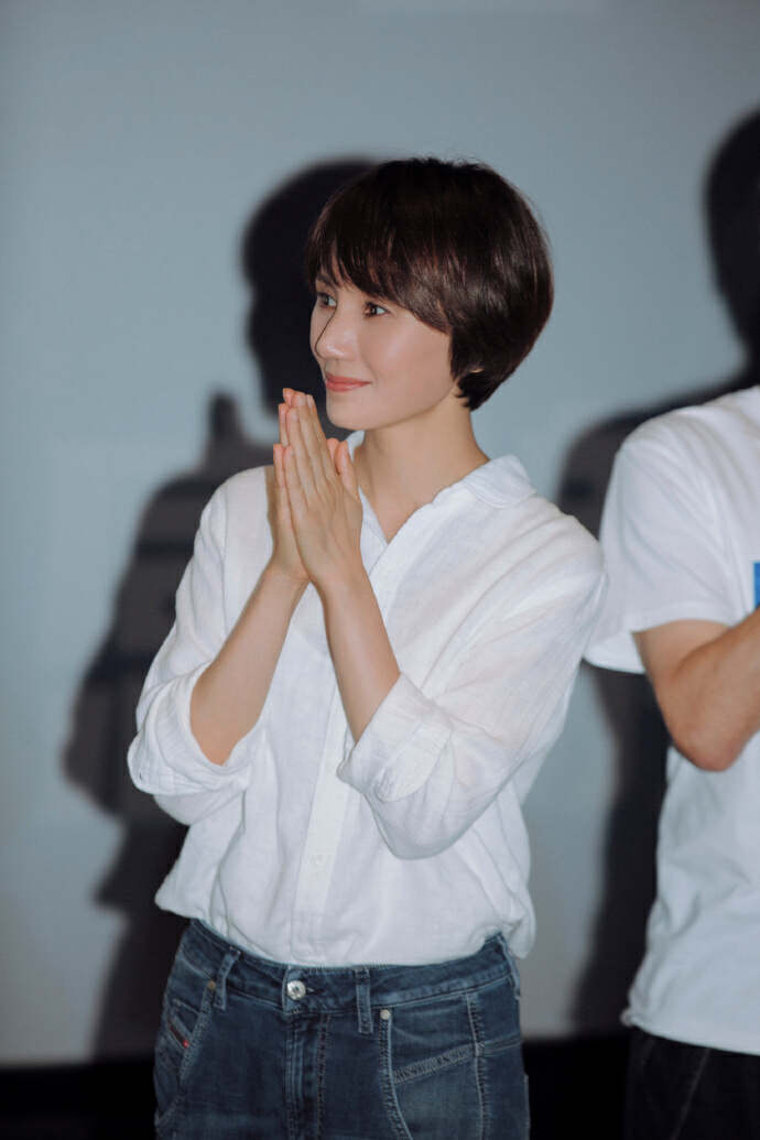 袁泉的短发40-50岁洋气发型,40岁的女人适合齐刘海袁泉发型吗