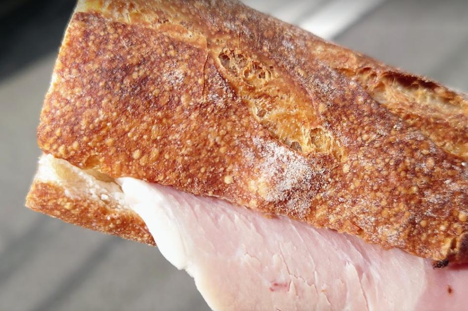 东京这位「面粉刺客」！每日使用15种面粉，混合制作40款面包