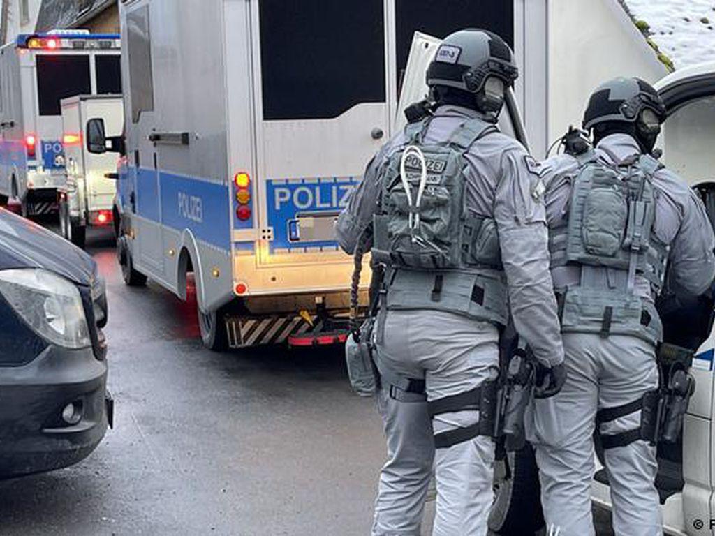 德国警方逮捕极右翼组织现场视频,德国极右翼分子被逮捕