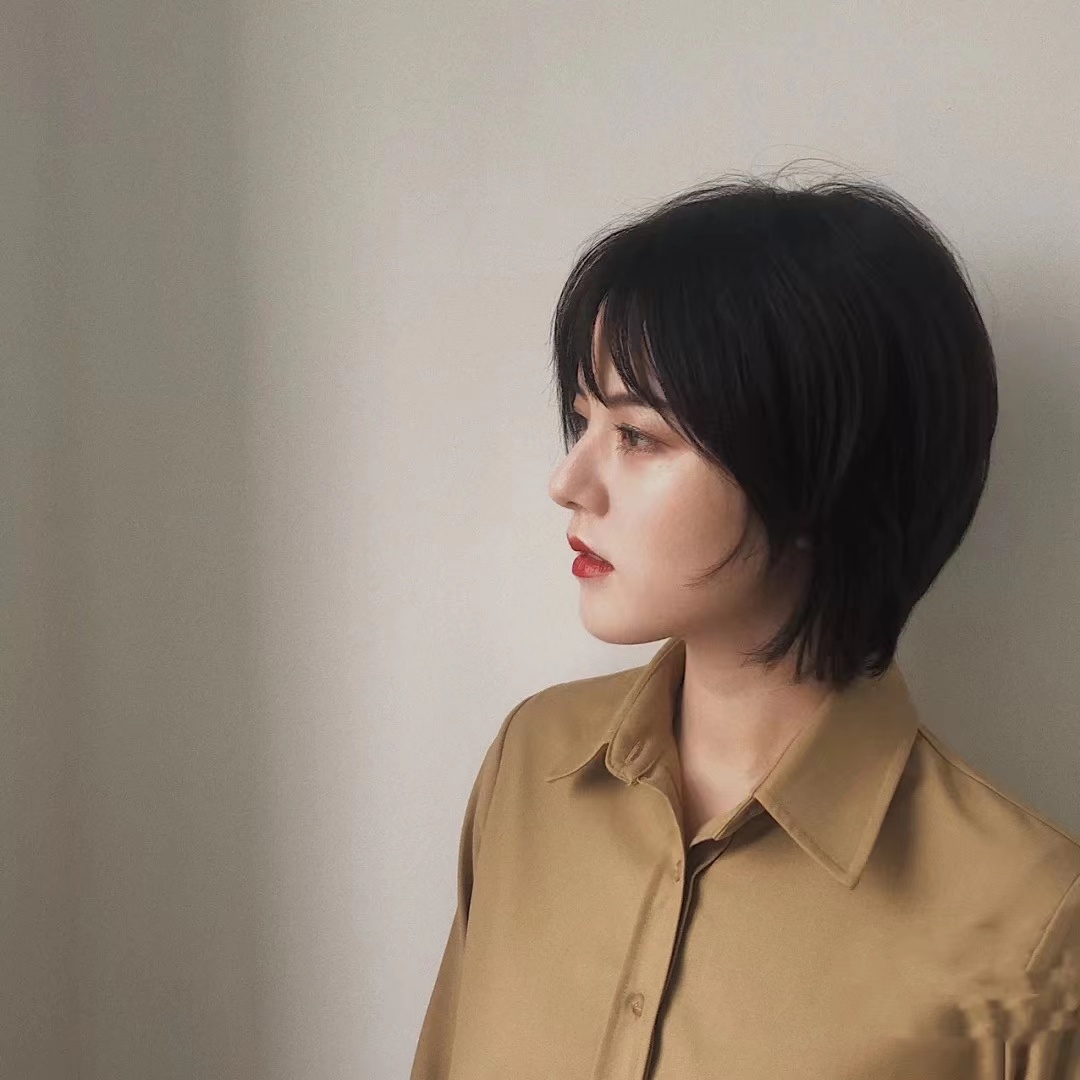 脸大女生好看的发型,短发显脸大还是显脸小