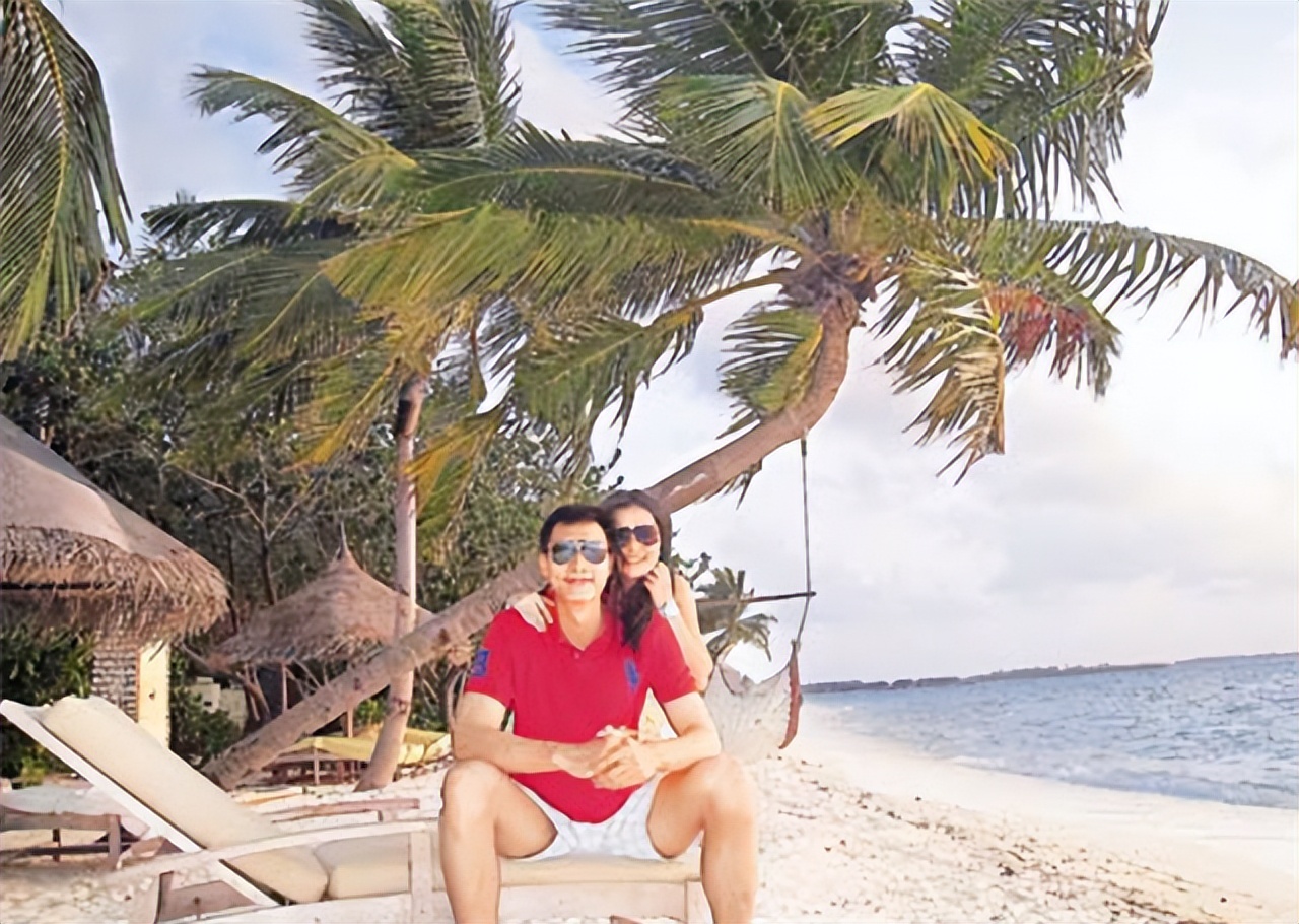 易建联和荆灵婚礼,易建联和荆灵爱情故事