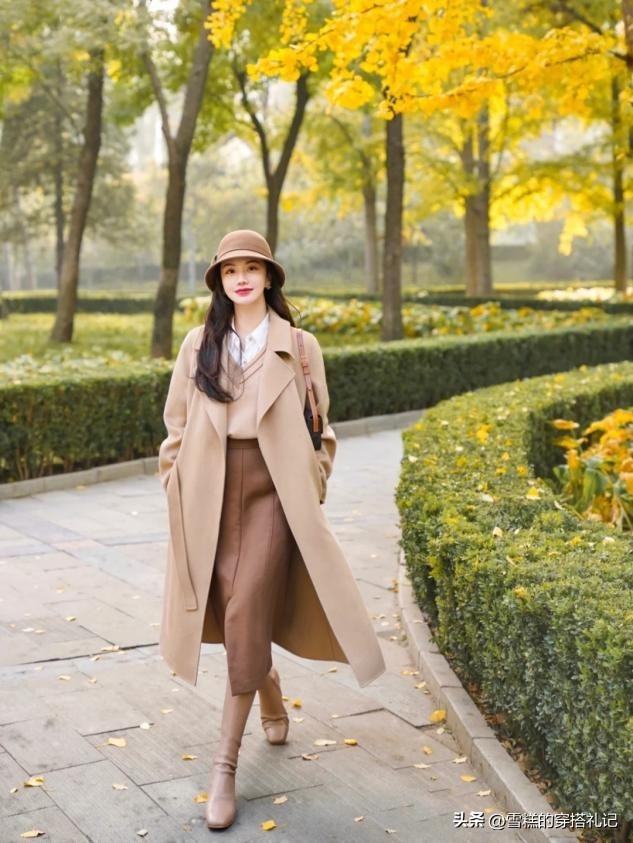 皮肤暗黄偏黑女士染什么颜色头发,皮肤偏黑的女孩子穿白色好看吗