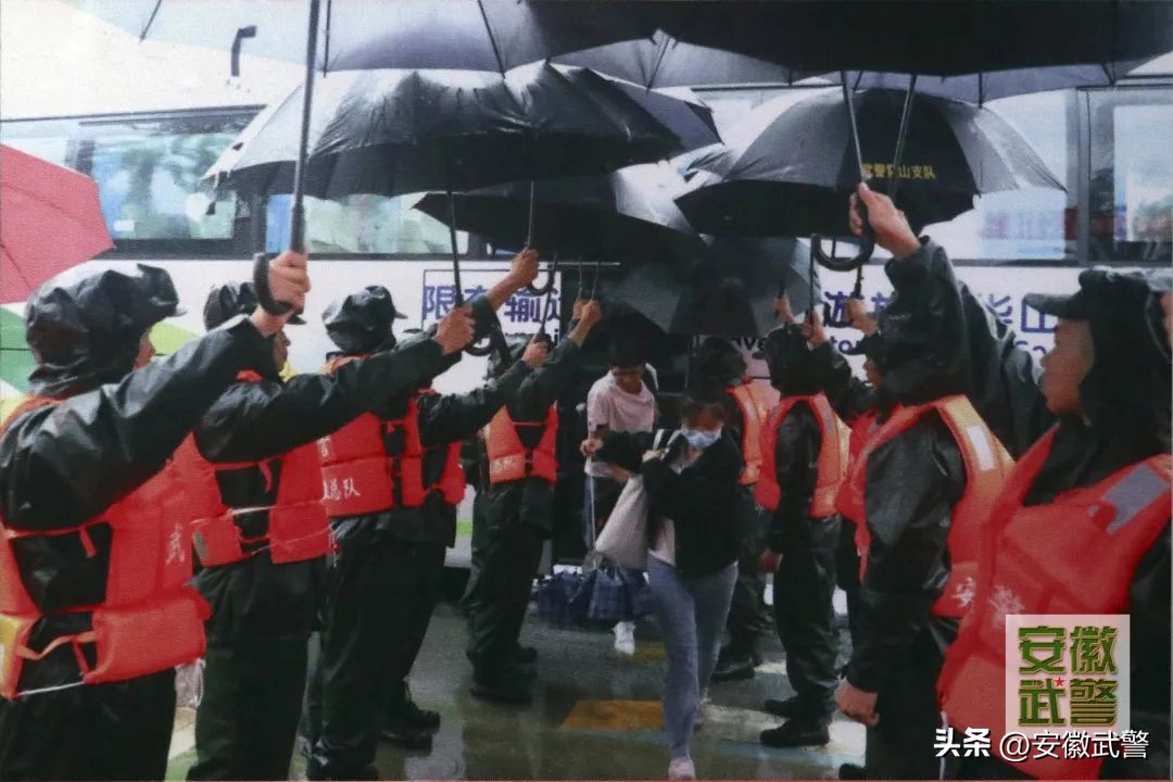 喜报！*警武**安徽总队冯龙飞荣获*警武**部队“优秀警士”