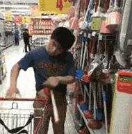 男子为庆祝好基友退伍穿女装迎接,男子庆祝哥们退役