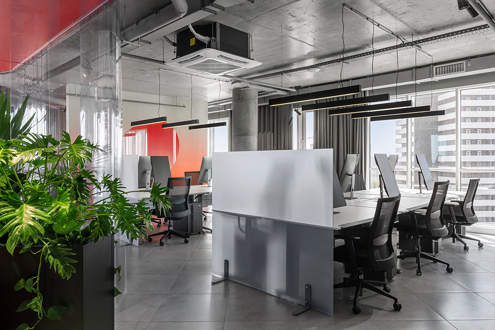 红蓝渐变手机游戏开发公司基辅办公设计欣赏