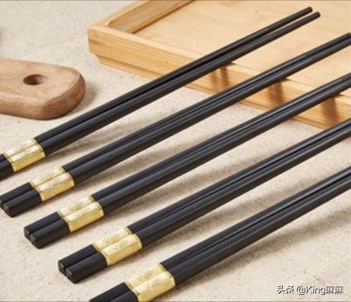 木筷竹筷陶瓷筷究竟哪个好,合金筷子和竹筷木筷哪个好