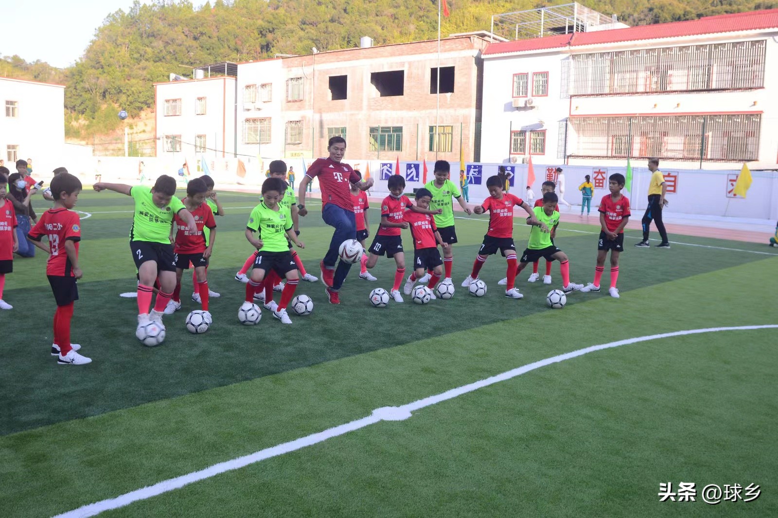 五华足球场捐款,梅州五华足球场捐款