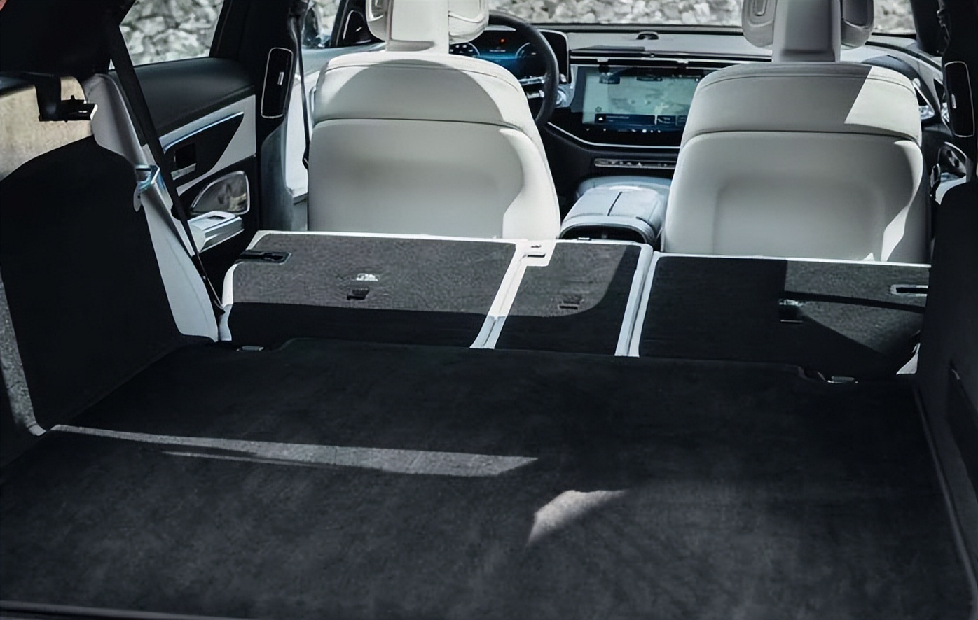 奔驰e白色内饰加价吗,全新奔驰e价格2024