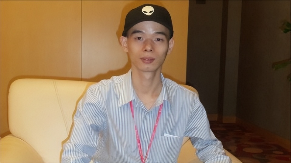 01年中国最牛“键盘侠”，带领八万黑客，怒将*旗国**插到白宫官网