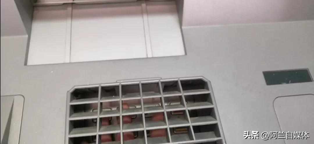 银行卡被吞教你一招5秒取回,银行卡被吞了会自动吞卡