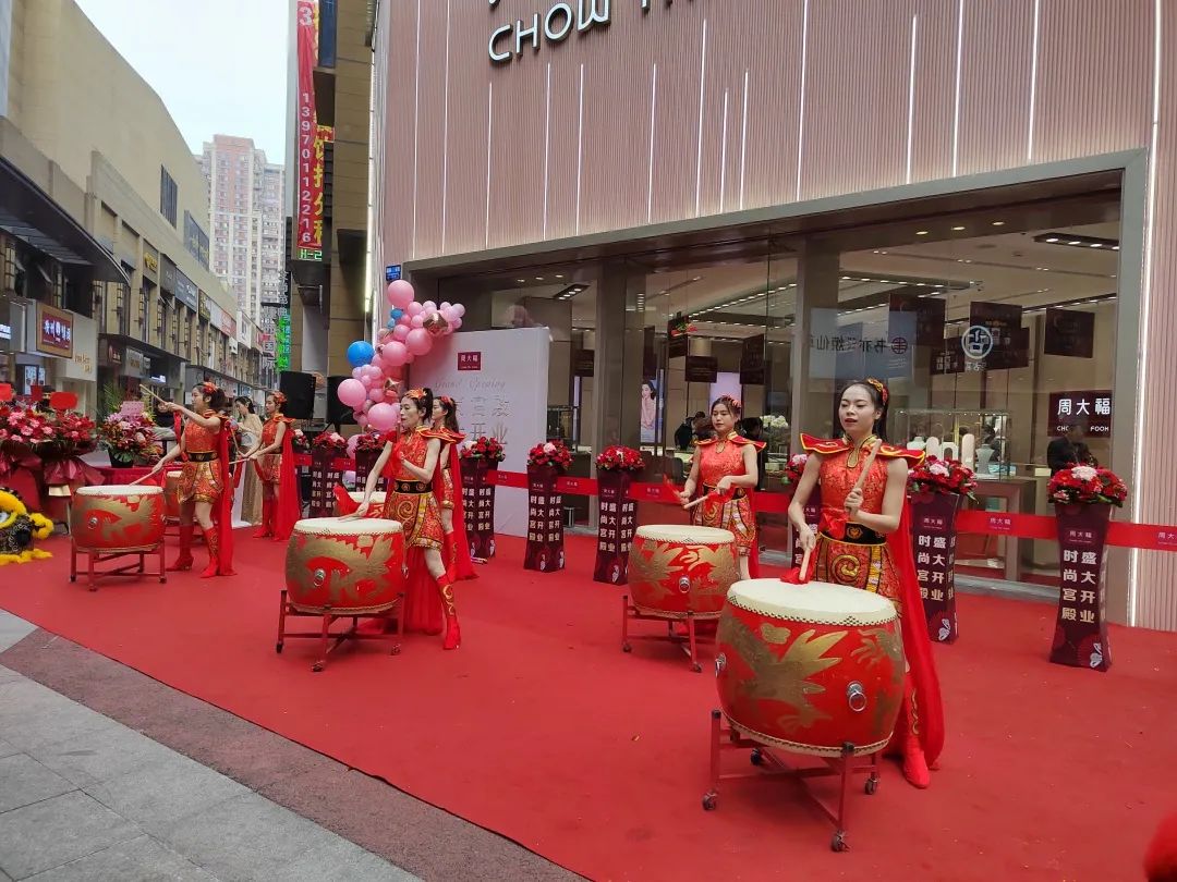 周大福荣耀珠宝新店开业,热烈祝贺金嘉福珠宝盛大开业