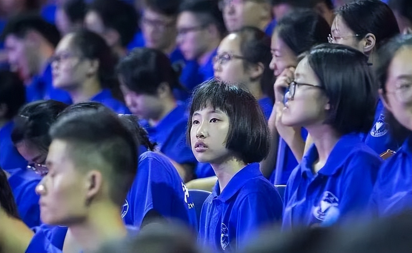 高考神童陈舒音图片,神童陈舒音12岁参加高考