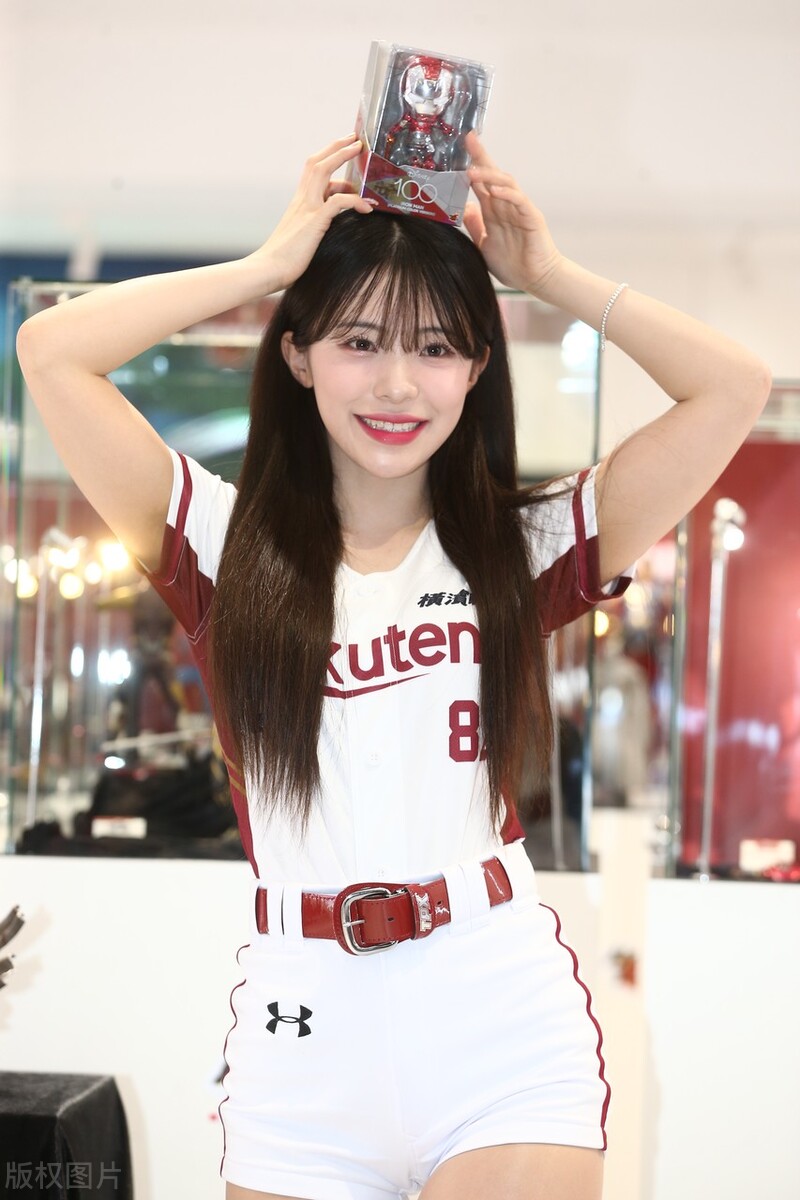 韩国高人气啦啦队正妹李多慧亮相HOT TOYS一日店长活动