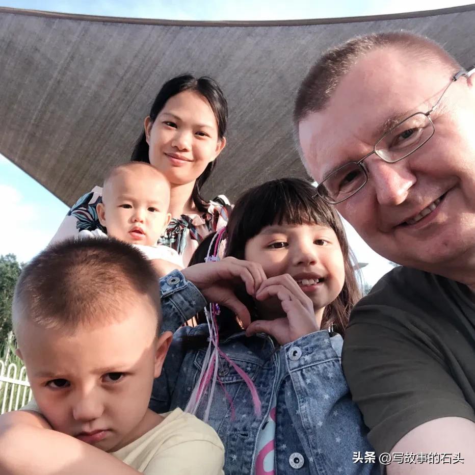 广东23岁女孩嫁老板,广东23岁女子嫁35岁老板