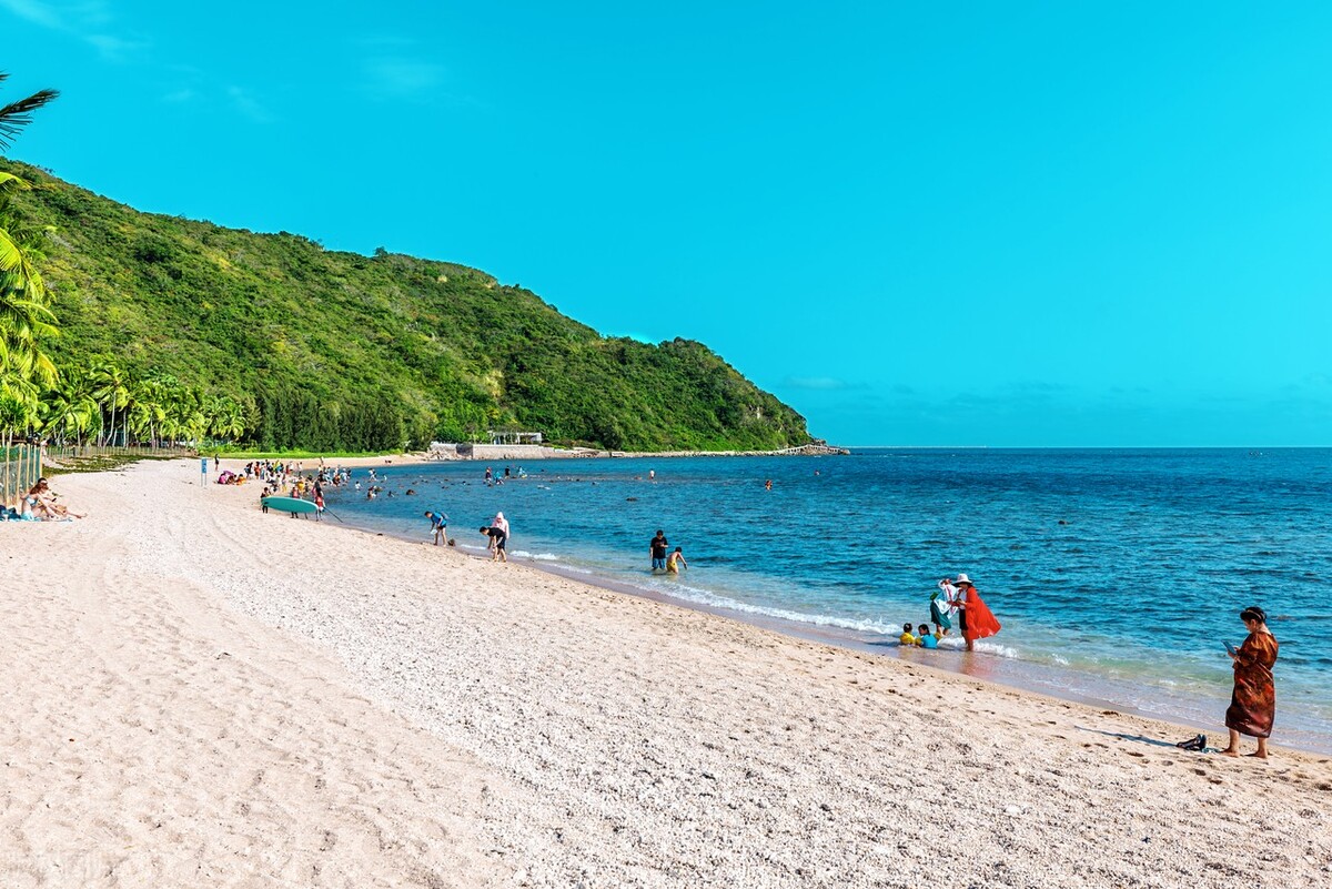 三亚18万一天的酒店,三亚旅游最新前景