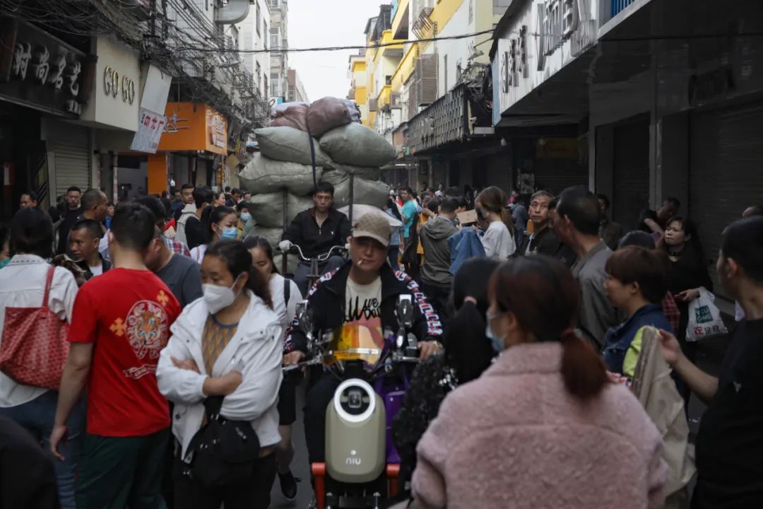 广州“制衣村”开拆，湖北打工人慌了