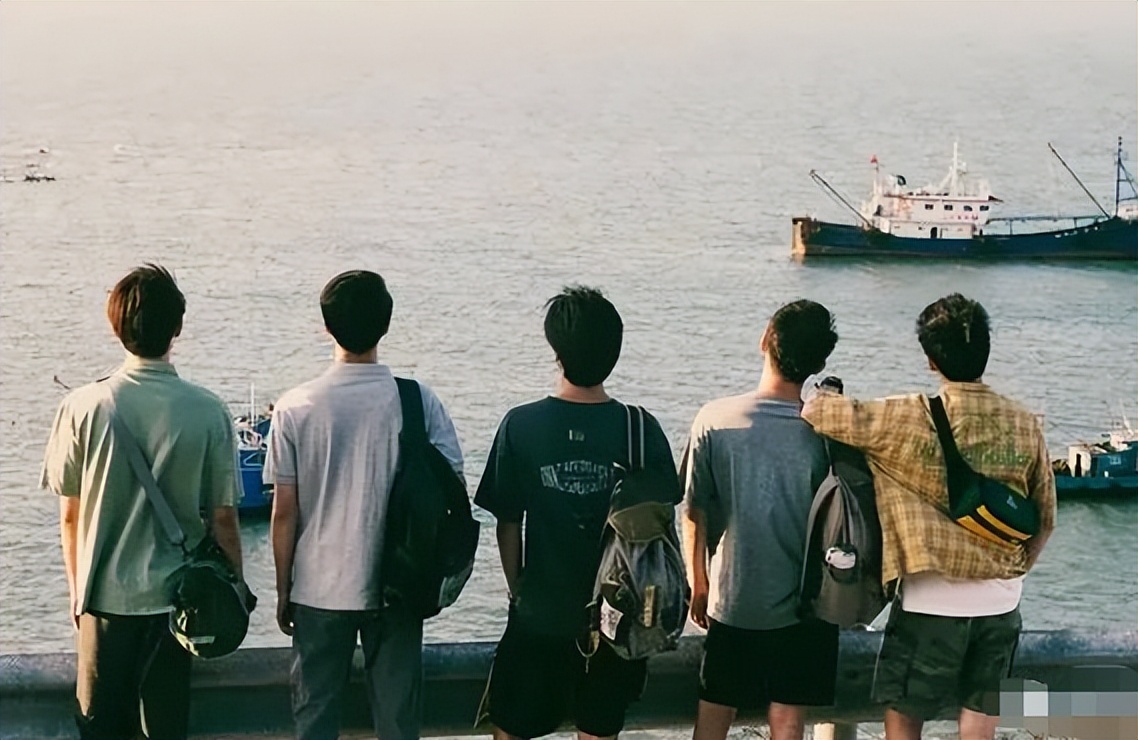 不请流量、不谈恋爱,电影《五个扑水的少年》如何逆袭成为黑马?