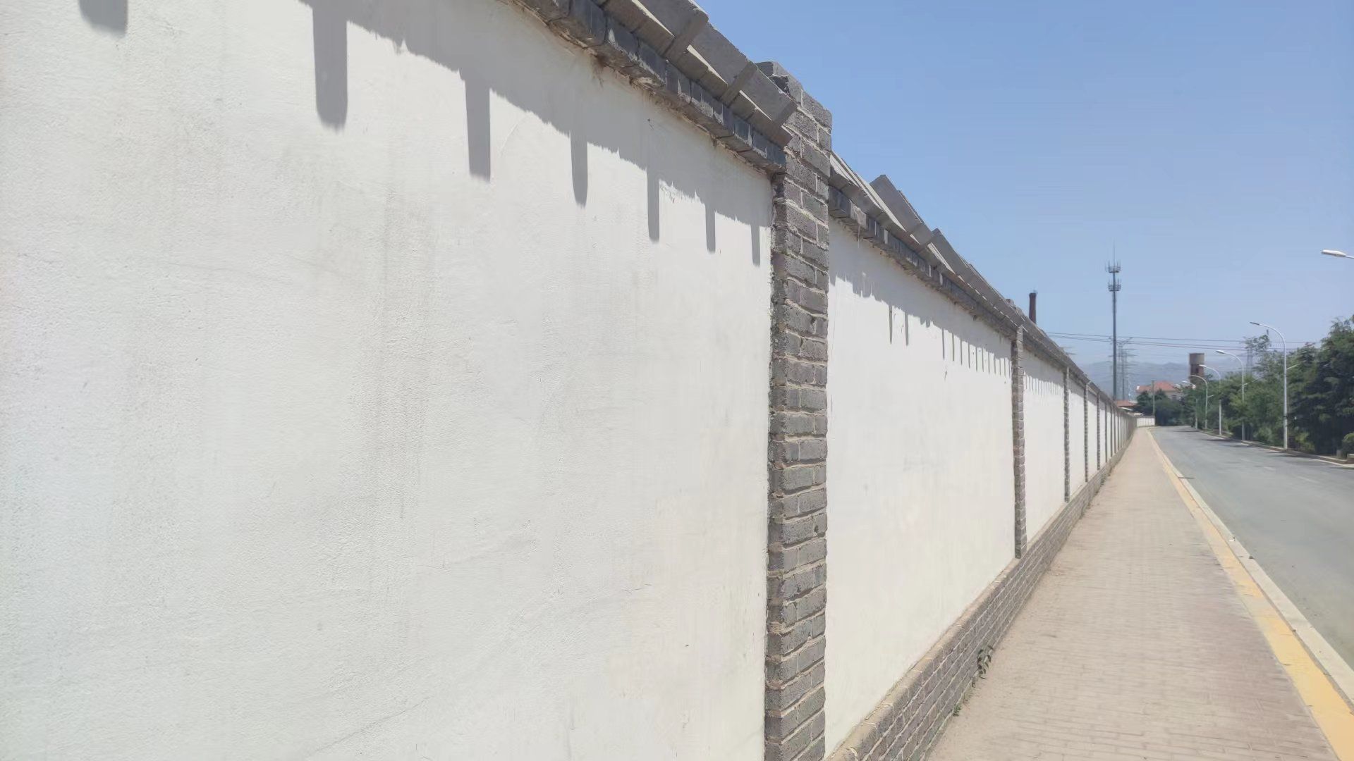 整治施工围挡提升城市形象,提升改造河道焕然一新