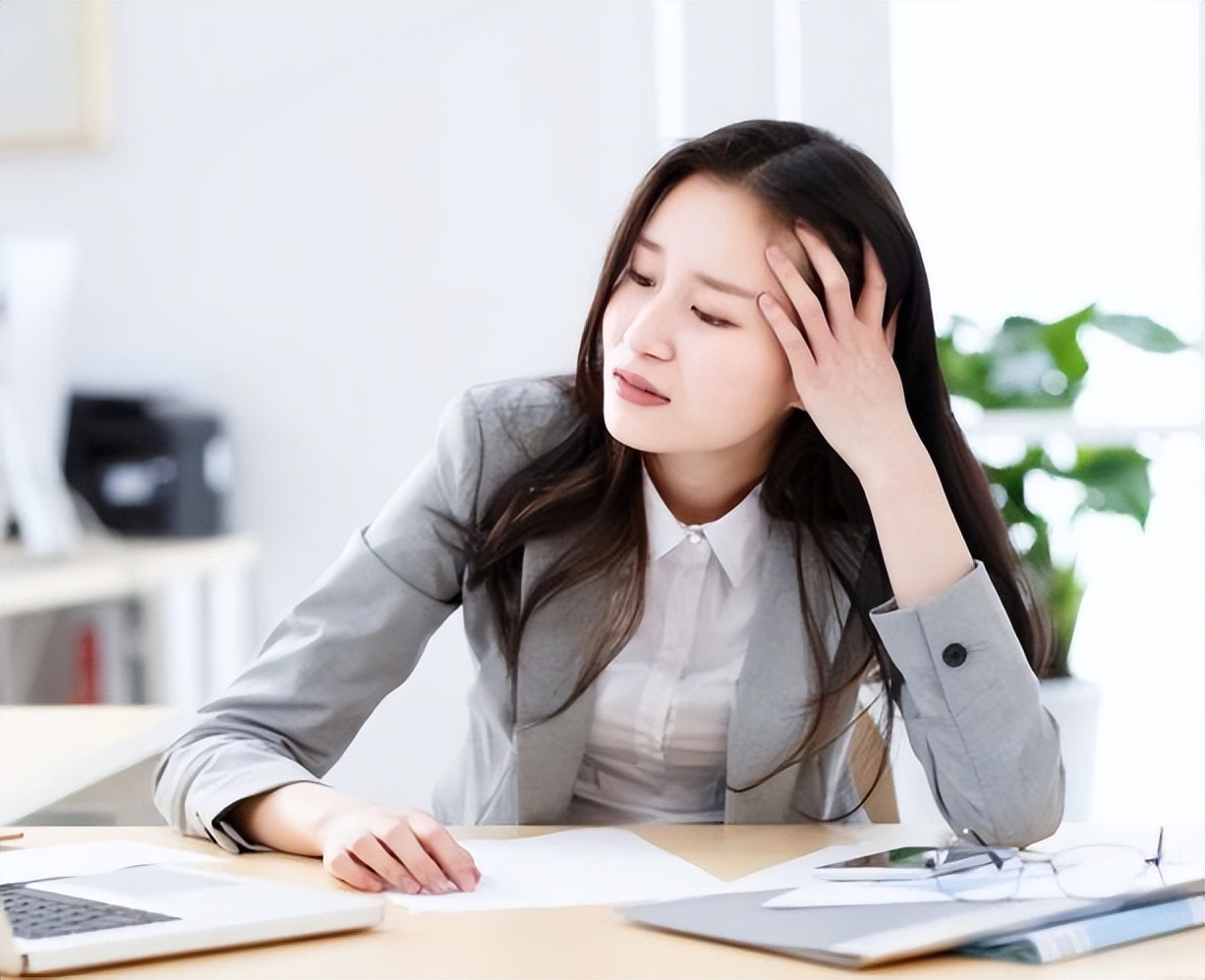 51岁月经结束后有少量褐色分泌物,为什么月经过后还有褐色分泌物