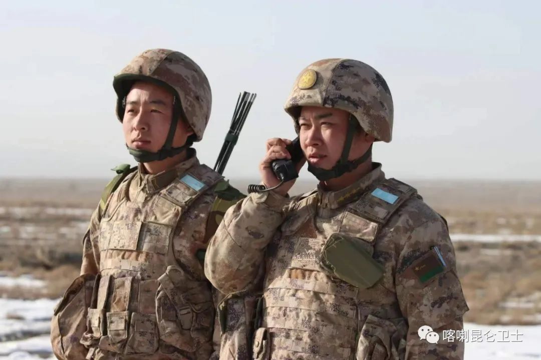 新疆军区高原实弹射击训练,部队新兵首次实弹射击