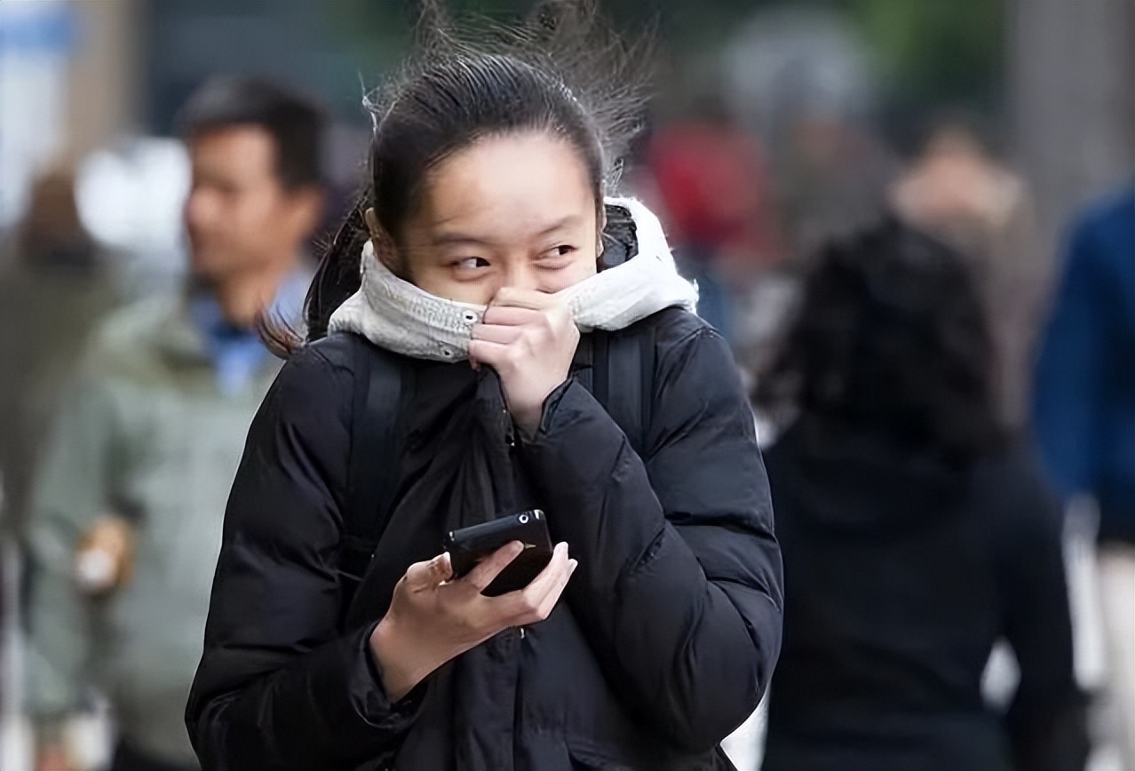 卖至上万还靠抢，如今却被抛弃：“羽绒服界爱马仕”该走下神坛了