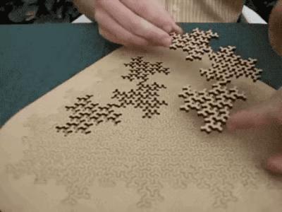 每日一笑：这个测试能说明什么？就这样怼十个手机都得破吧？