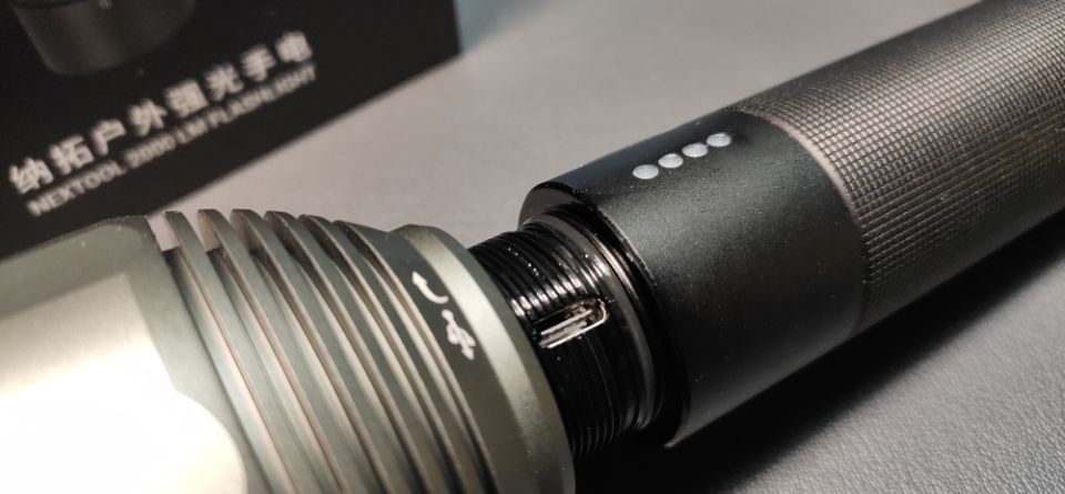 长续航探照灯户外便携,户外探险大泛光手电