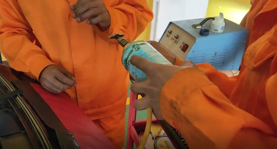 汽车的冷媒家用空调的一样吗,汽车空调的冷媒是干什么的