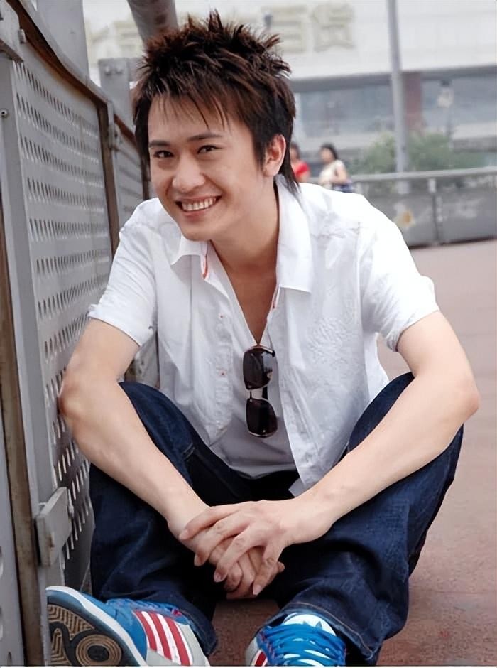 央视主持人杨帆：娶初念女友，如今家庭事业双丰收，他有何魅力？