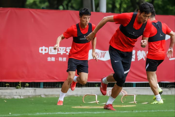 中超第13轮广州恒大上海上港武磊,中超揭幕战武磊梅开二度