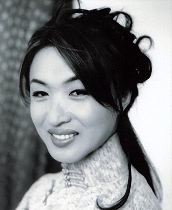 金星被问:做完变性手术后,和女人一起洗澡,会不会动心?