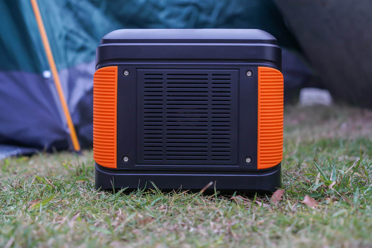 金威澎全兼容快充10000mah,支持80w无线充电