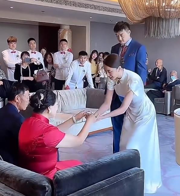 丛明晨婚礼伴郎入场,丛明晨婚礼在沈阳哪里举办