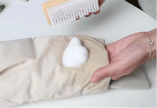 不能干洗的羽绒服怎么清洁,羽绒服不能水洗怎么清理