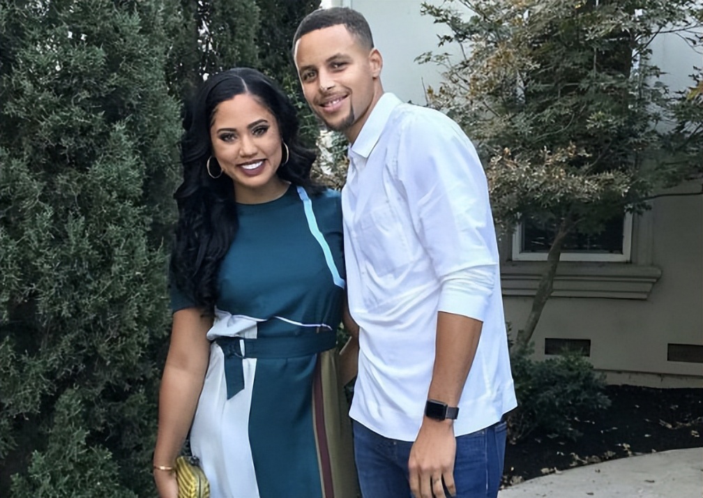 库里晒照祝爱妻生日快乐,库里三十三岁生日快乐